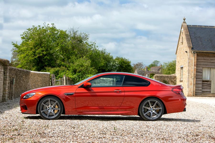  BMW M6 Coupe 2015 года  (UK) (фото 2 из 7)